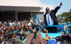 Malawi inaugurates new president