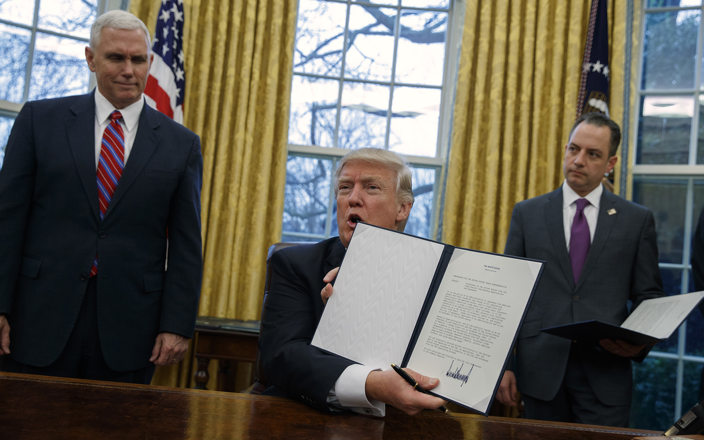 Report: Trump to sign new order on Middle East immigration ban on Monday