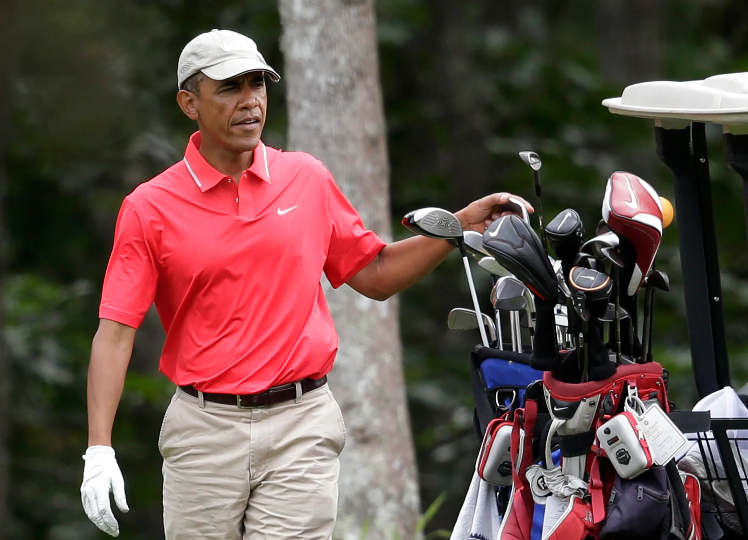 Obama golfs with Derek Jeter in Vegas