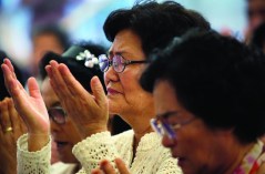 Rev. Moon oversaw large, often bickering brood