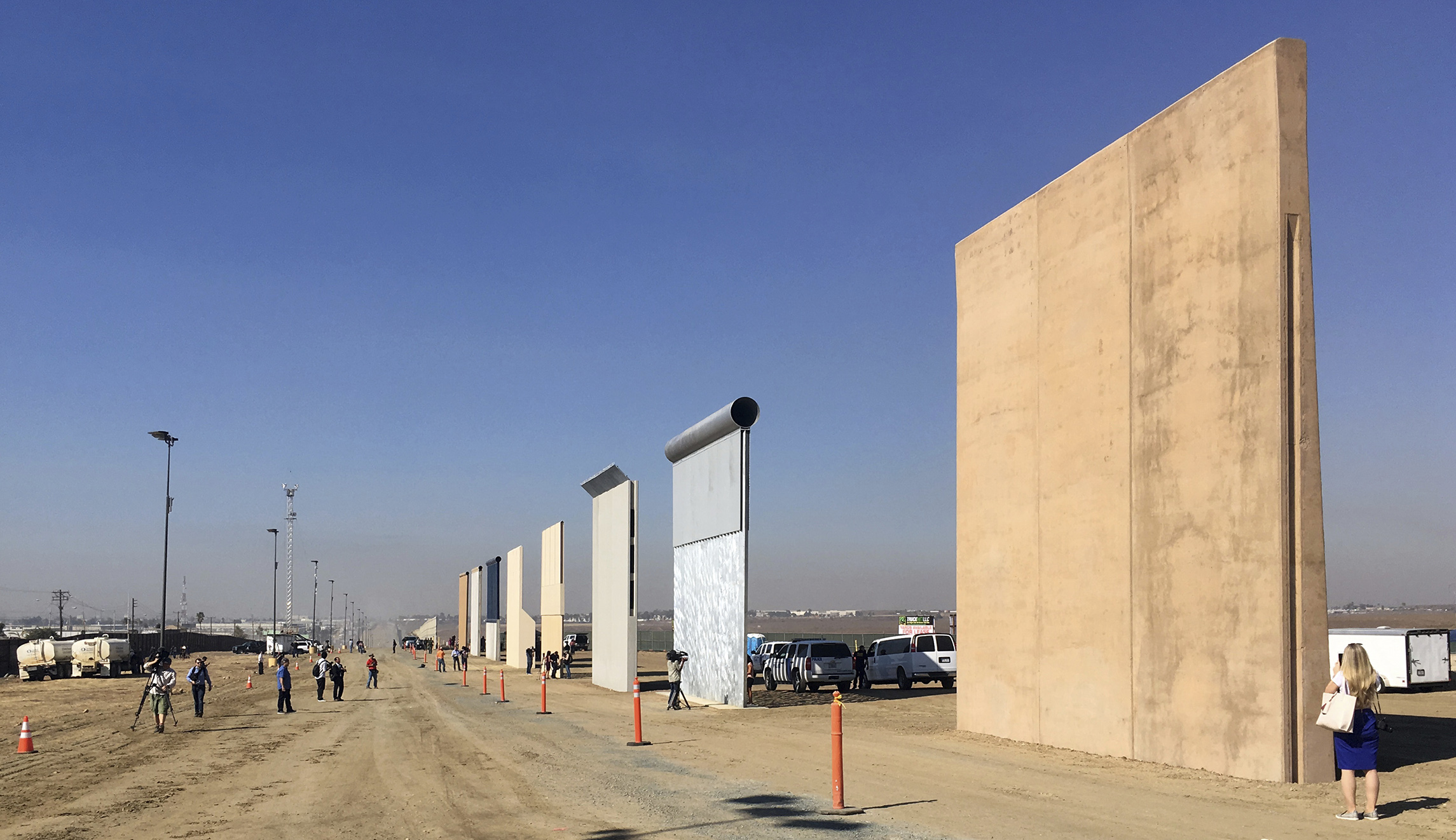 Border Patrol test prototypes for Trump’s border wall with jackhammers, saws