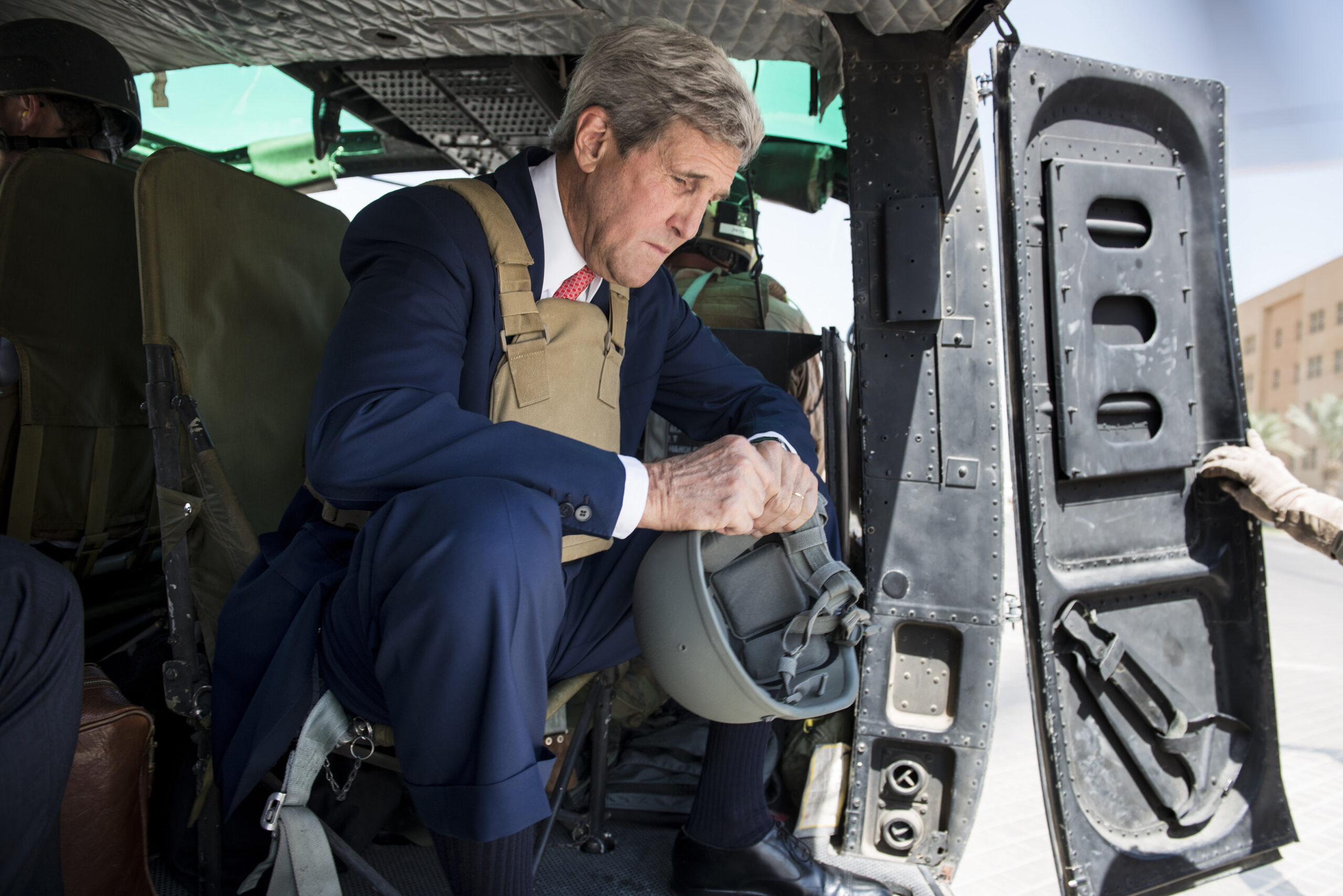 Kerry travels to Iraq