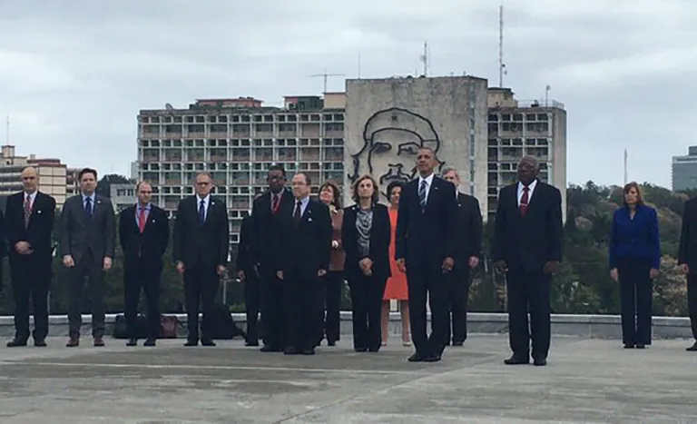 The New Republic’s Deplorable Partisan Reaction to Obama’s Che Guevara Photo Op