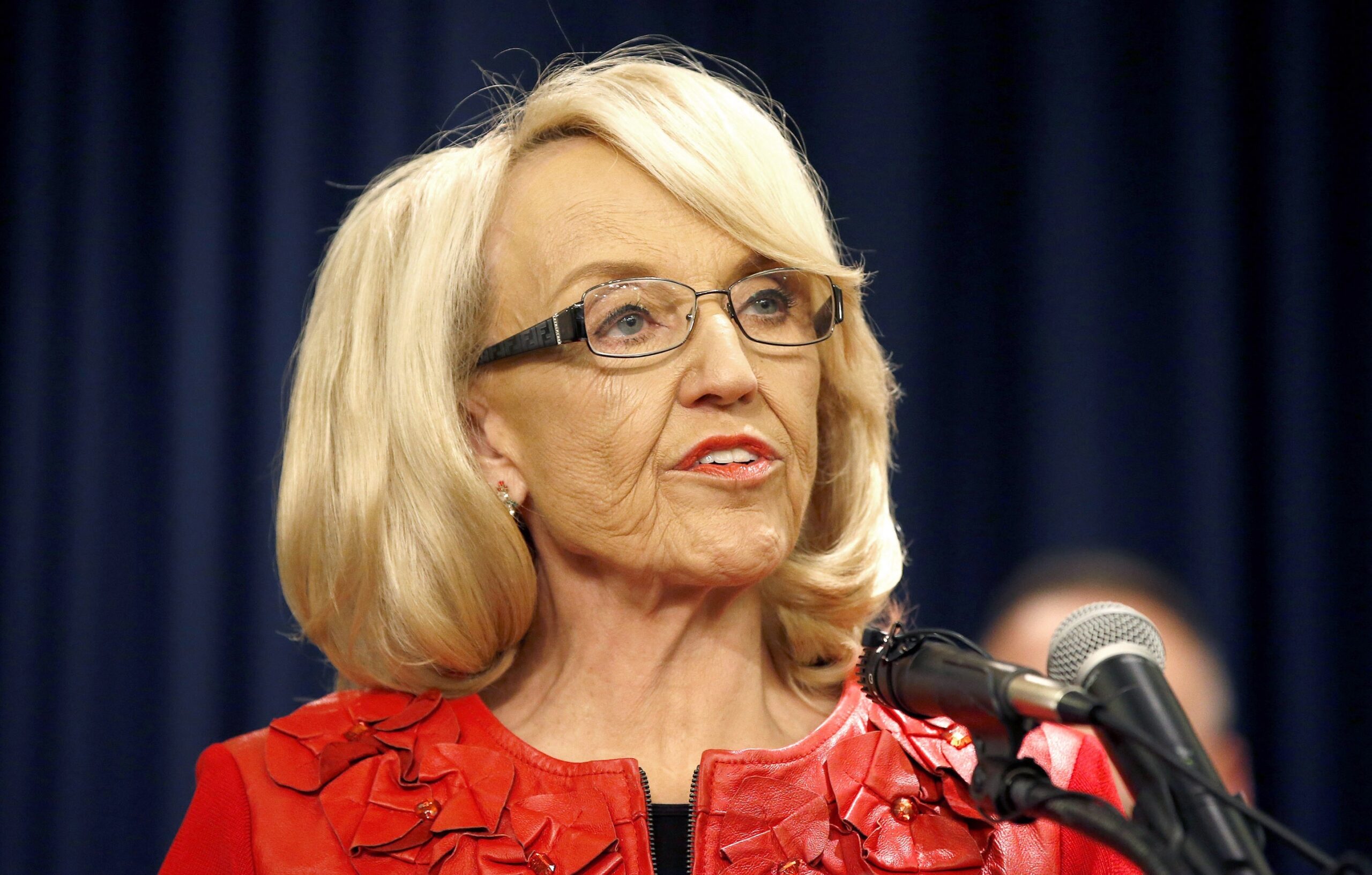 Arizona governor lays out agenda for lawmakers