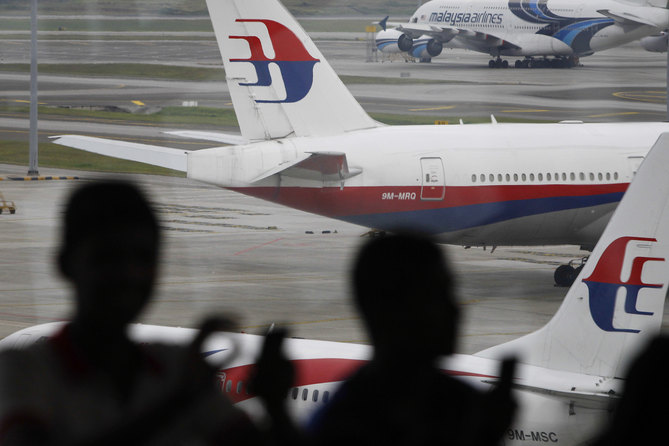 Australia ‘almost certainly’ finds pieces of mysteriously missing Malaysian plane