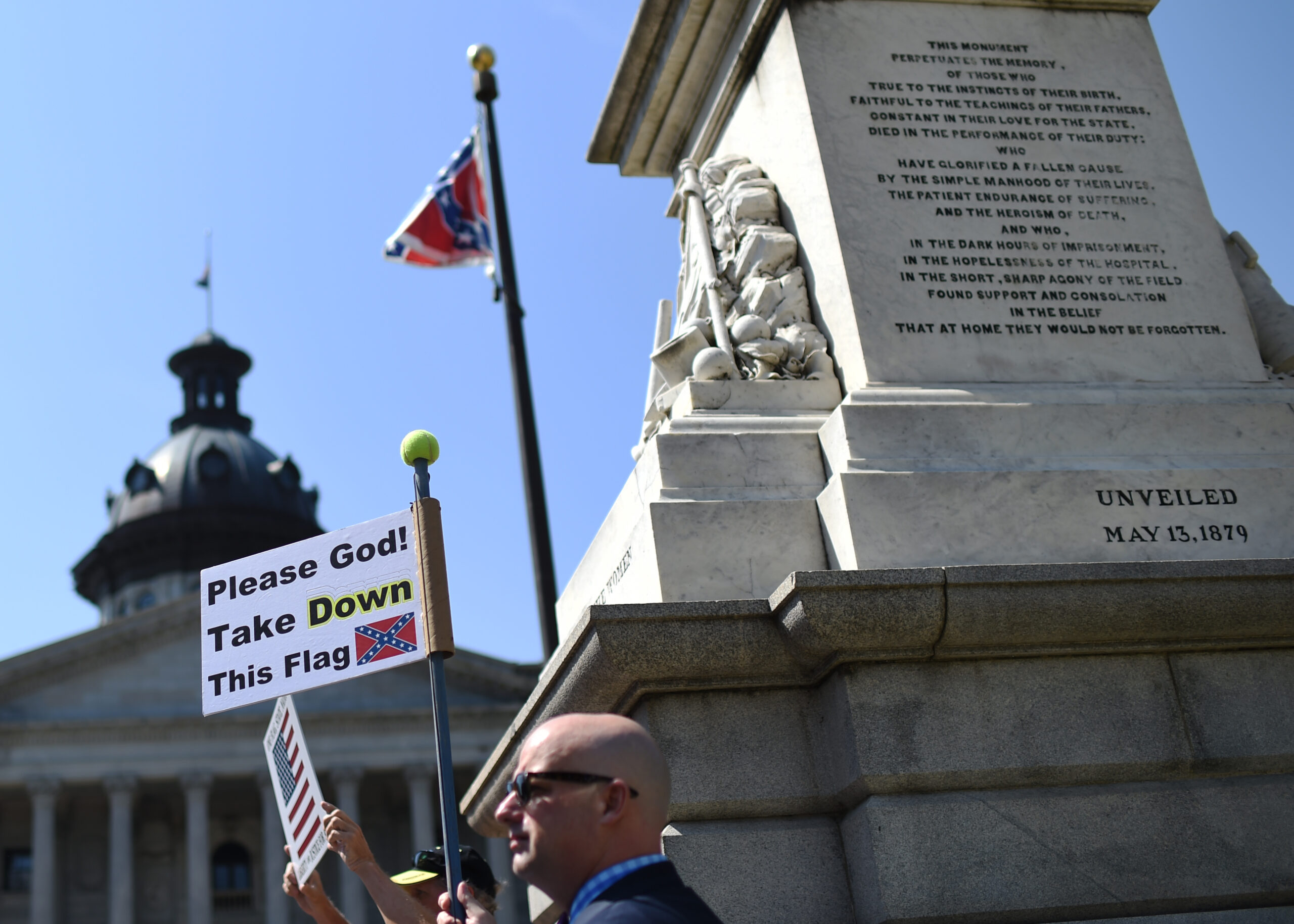 Conservatives in media call for Confederate flag removal