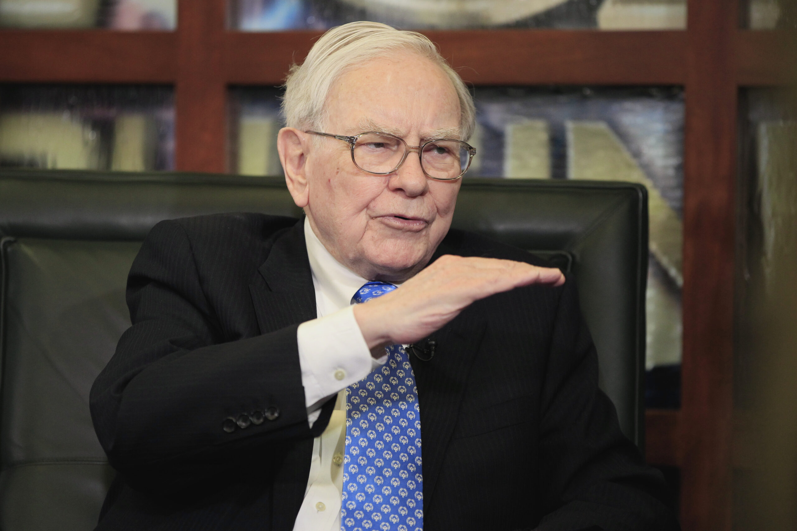 Buffett’s firm reports 4 percent dip in 1Q profit