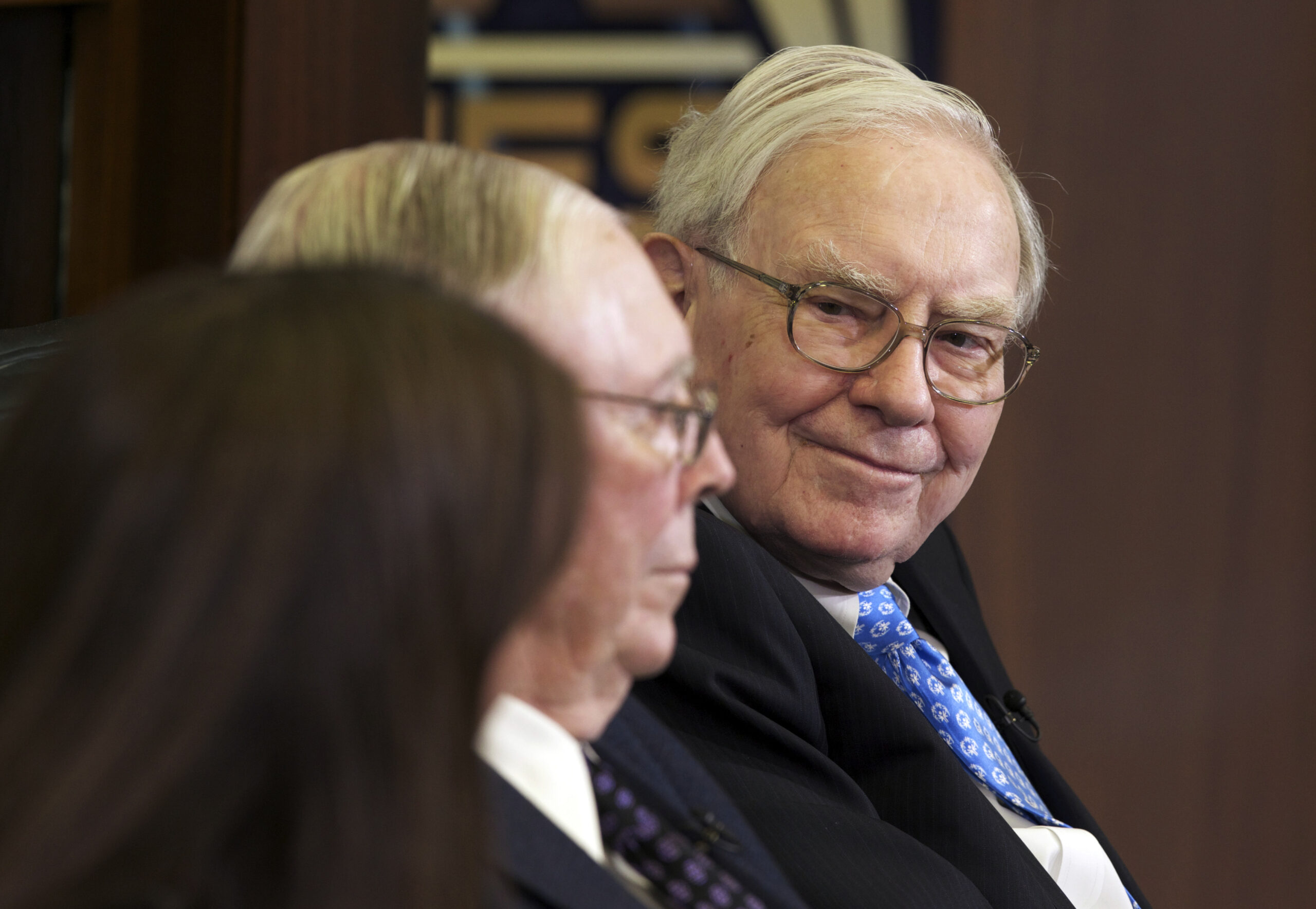 Warren Buffett offers lesson in value investing