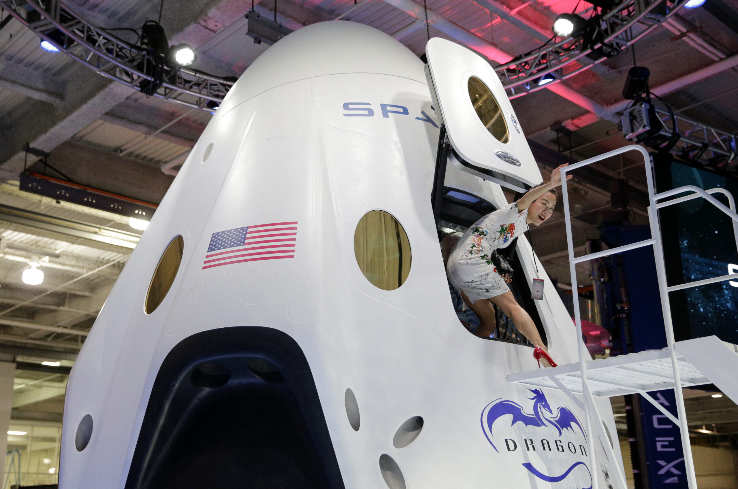 Elon Musk unveils spacecraft to ferry astronauts