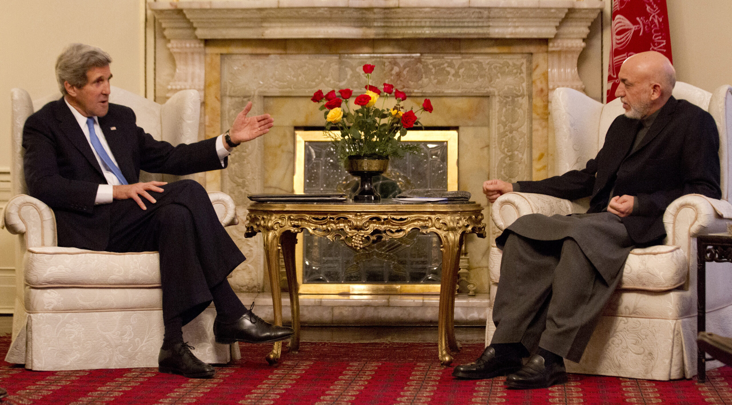 Kerry, Karzai bury hatchet in Kabul meeting