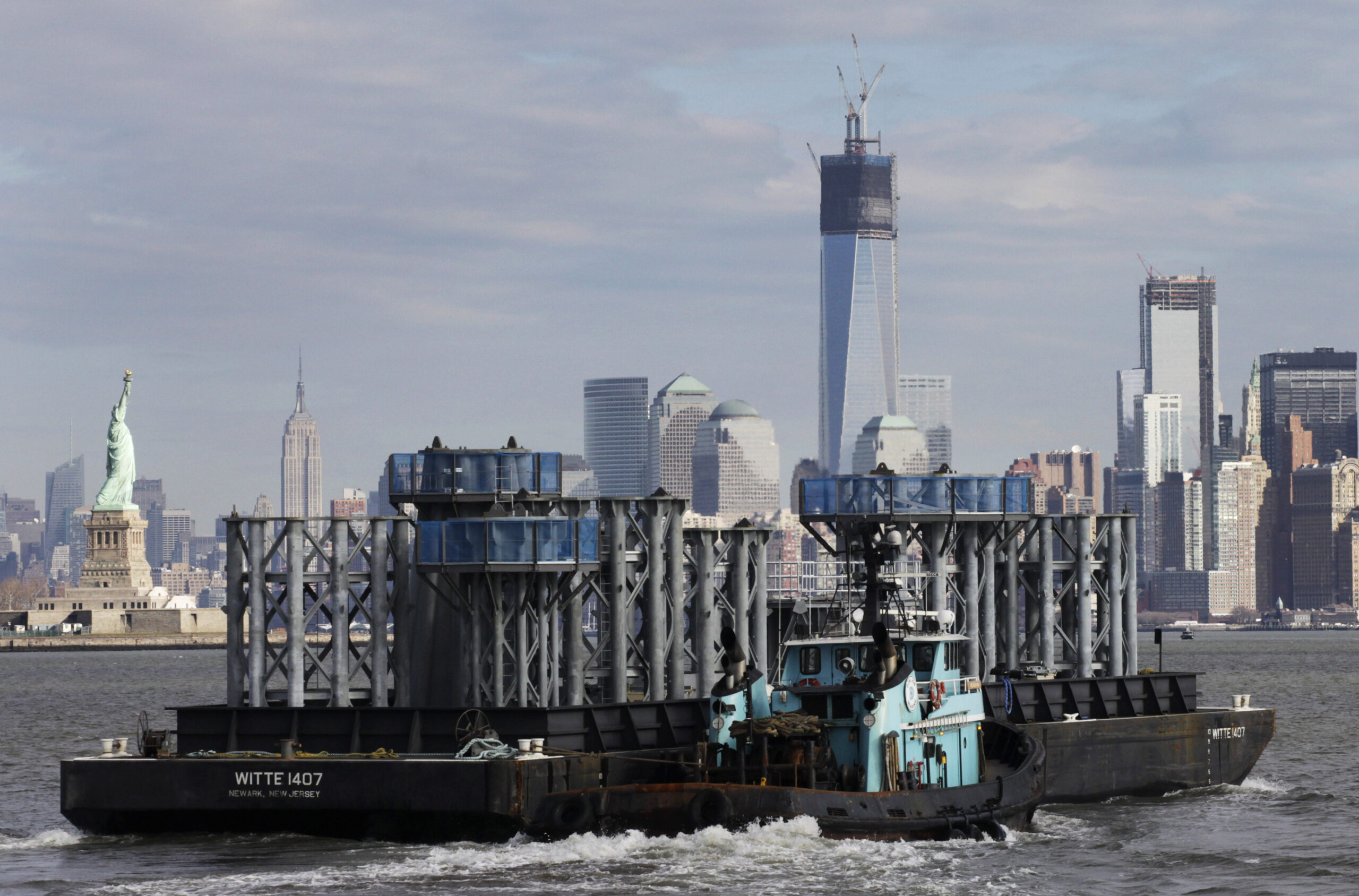 Spire for One World Trade Center arrives in NYC