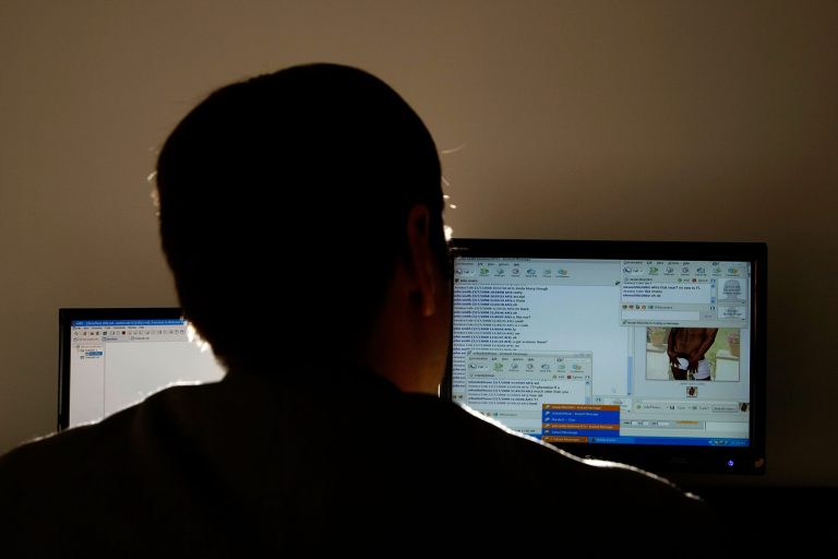 Lt. Mike Baute from Florida's Child Predator CyberCrime Unit talks with a man on instant messenger during the unveiling of a new CyberCrimes office March 7, 2008 in Fort Lauderdale, Florida. (Photo by Joe Raedle/Getty Images)