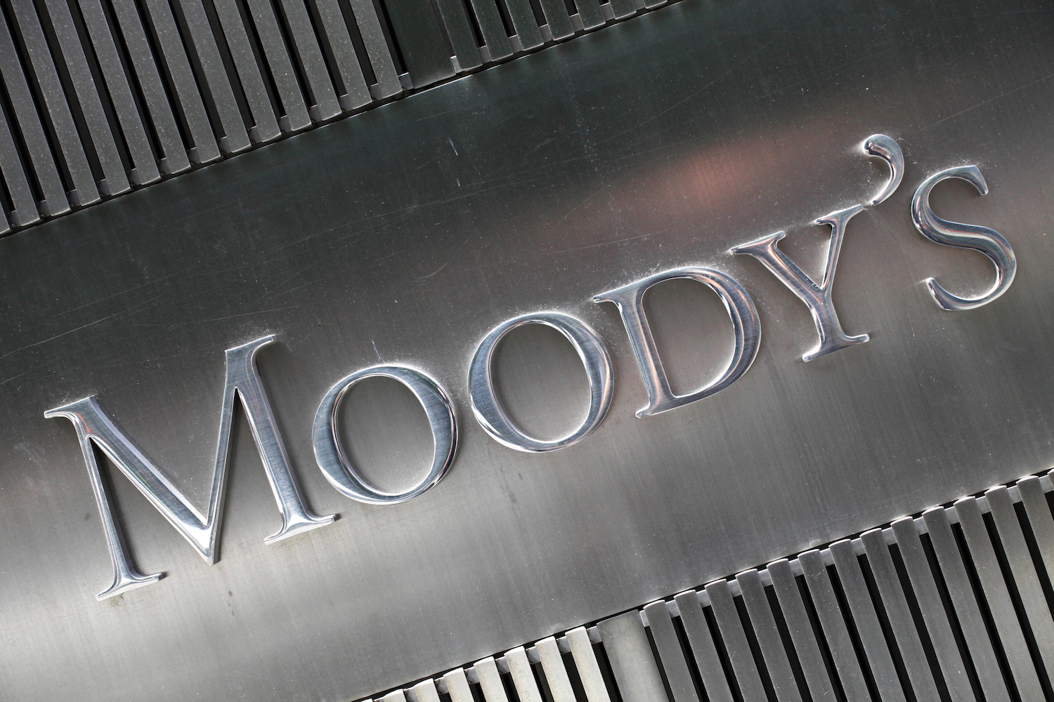 Moody’s downgrades several US banks amid ‘ongoing strain’ in the banking sector