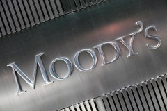Moody’s changes US credit rating outlook to ‘negative’ over deficits and polarization