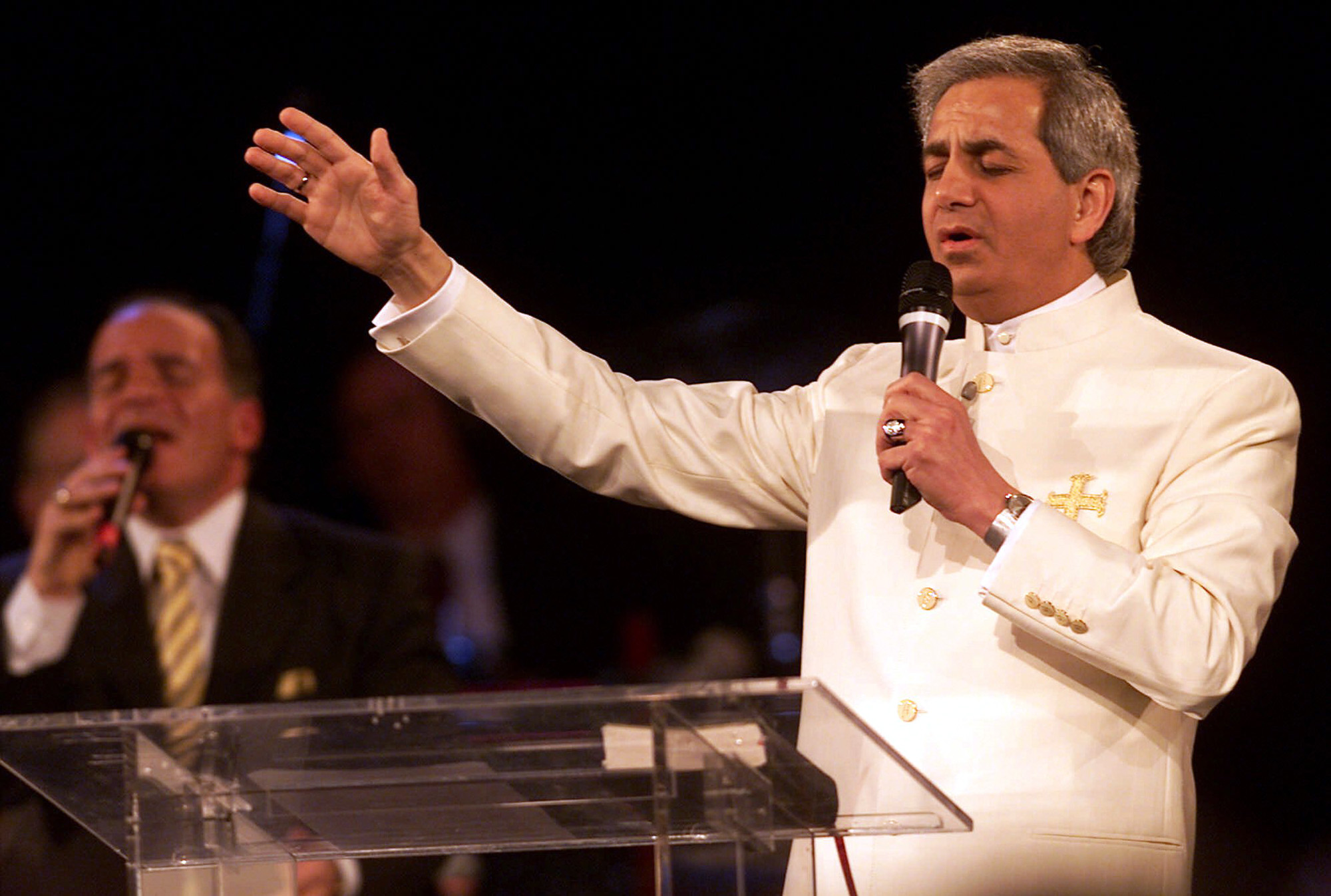 IRS raids televangelist Benny Hinn’s Texas offices