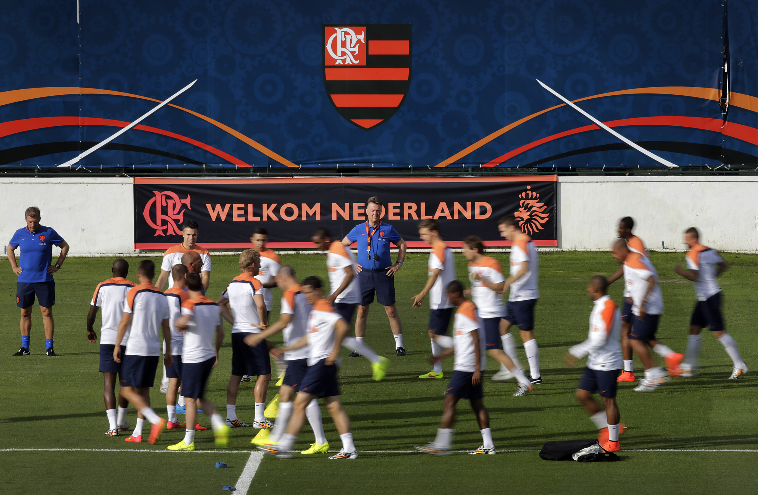 Dutch hit the beach, then down to work in Rio