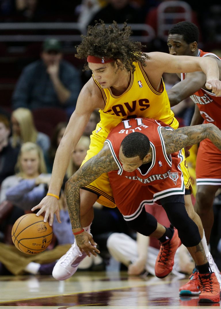   Cleveland Cavaliers' Anderson Varejao, from Brazil, fights for a loose ball with Milwaukee Bucks' Monta Ellis (11) in the first quarter of an NBA basketball game on Friday, Dec. 14, 2012, in Cleveland. (AP Photo/Mark Duncan)  