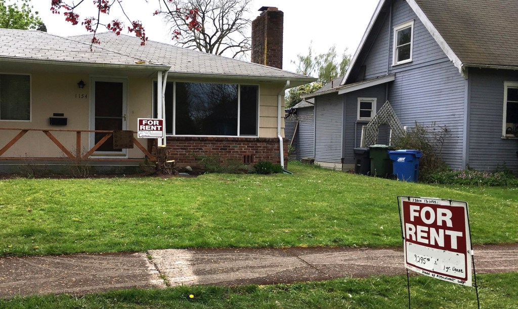 100,000 Illinois renters could face eviction this summer, Census Bureau says