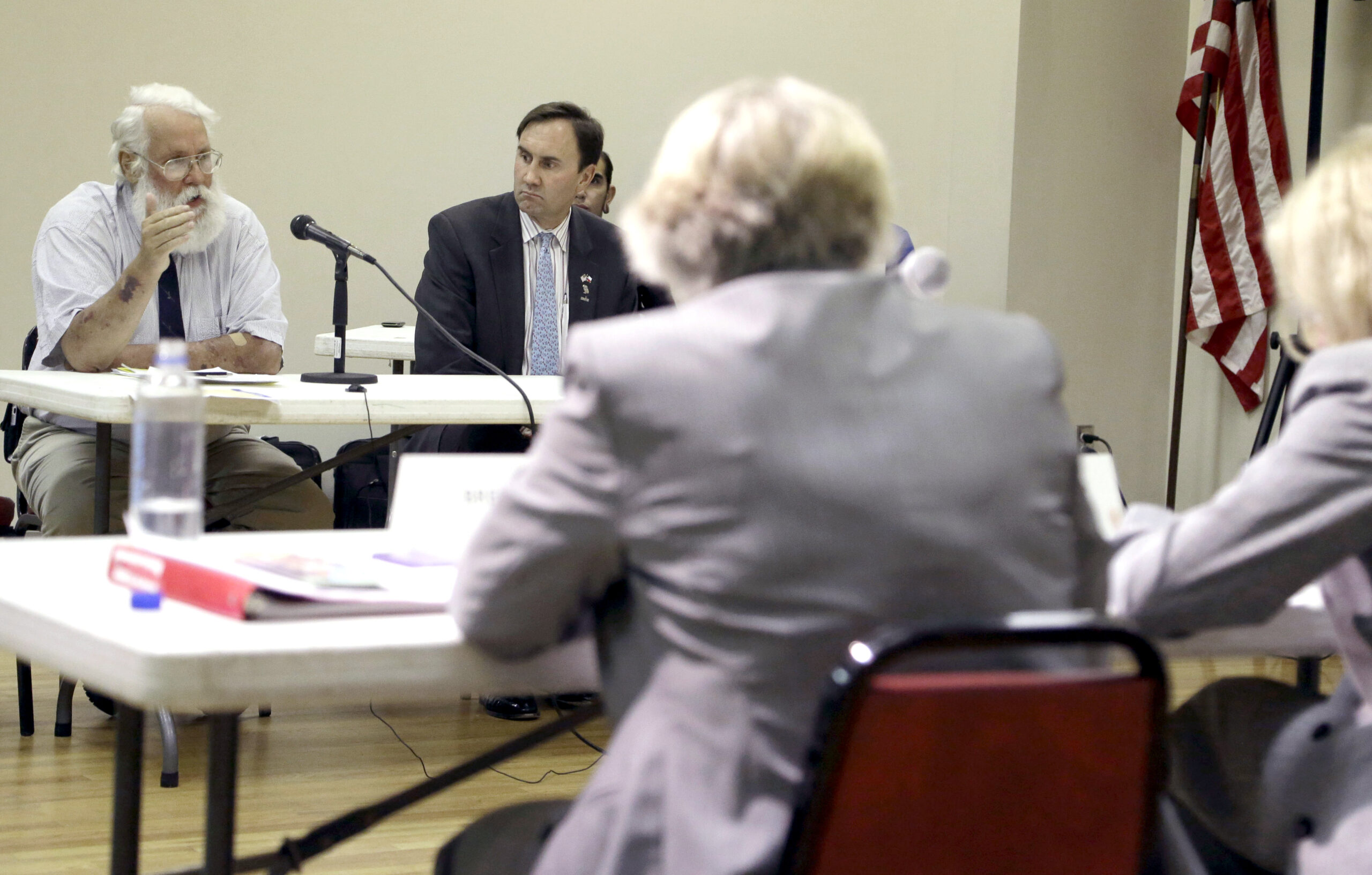 Residents: Restrict emissions at oil refineries