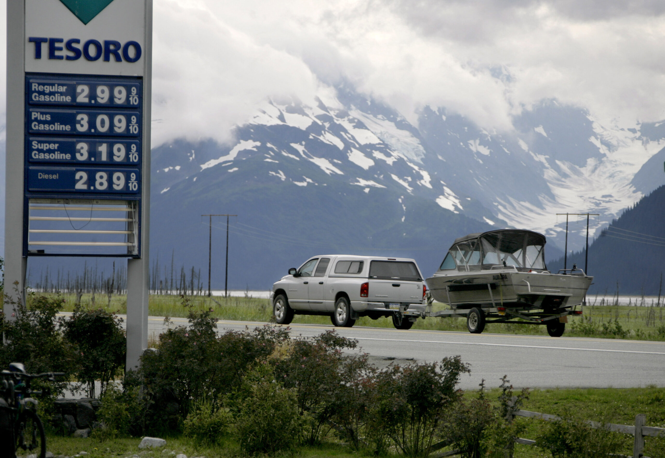 U.S. Chemical Safety Board says Tesoro blocked investigation