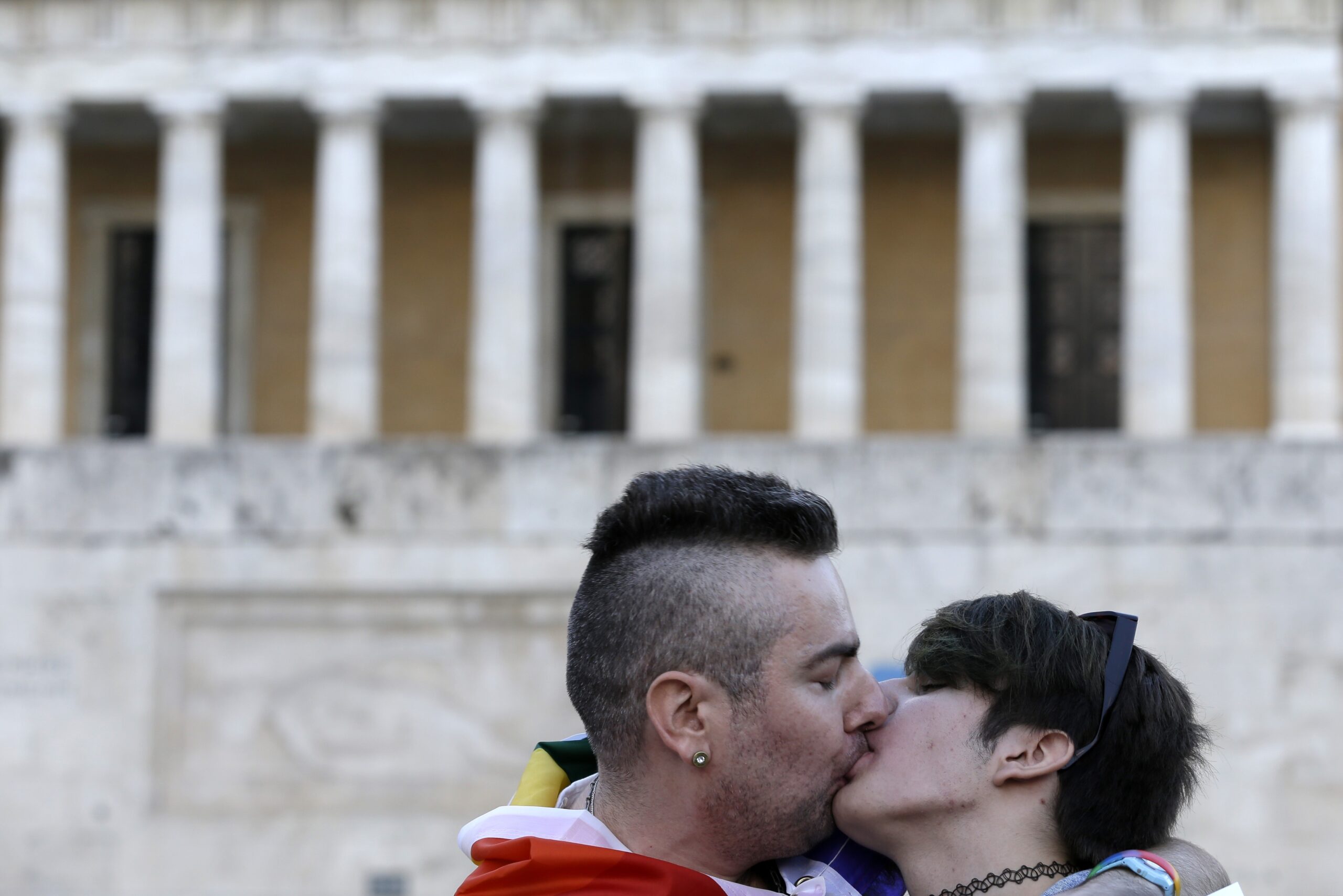 Greece: Gay partnership delay draws protests