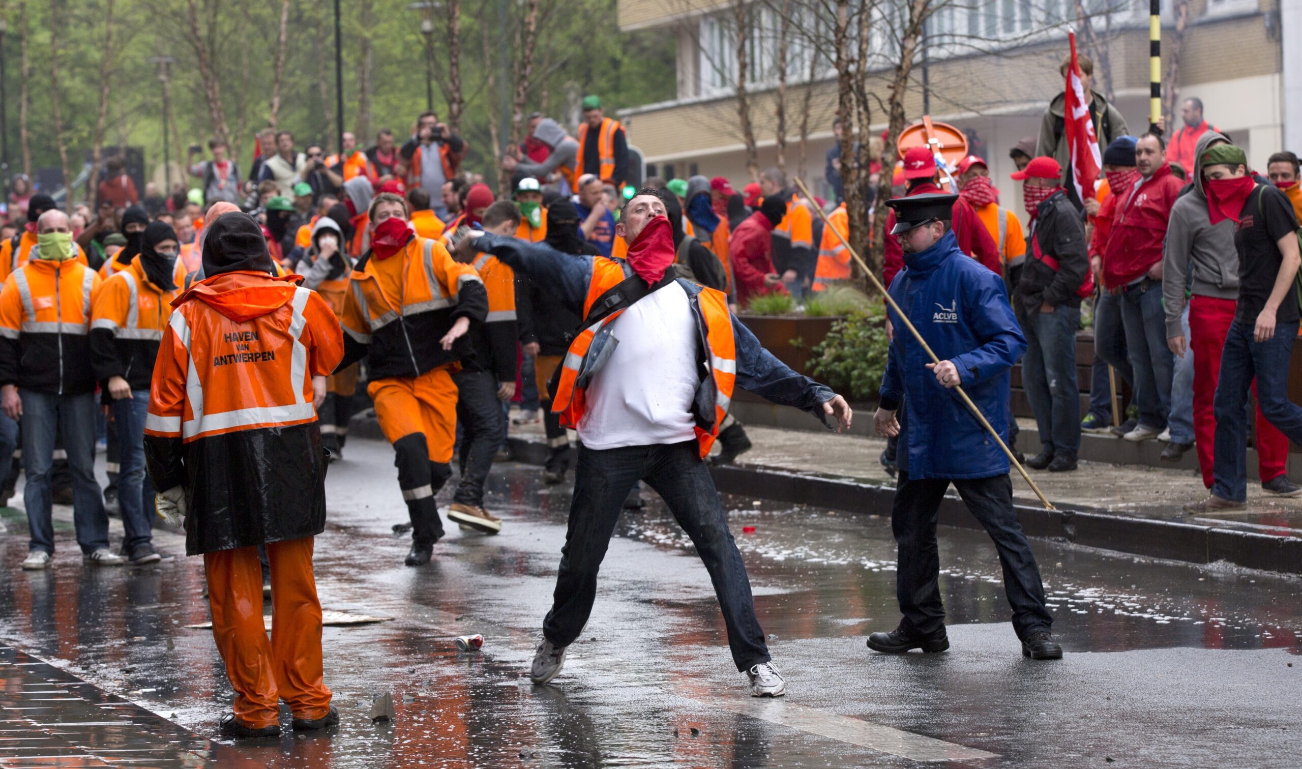 Labor protest sparks clashes in Brussels
