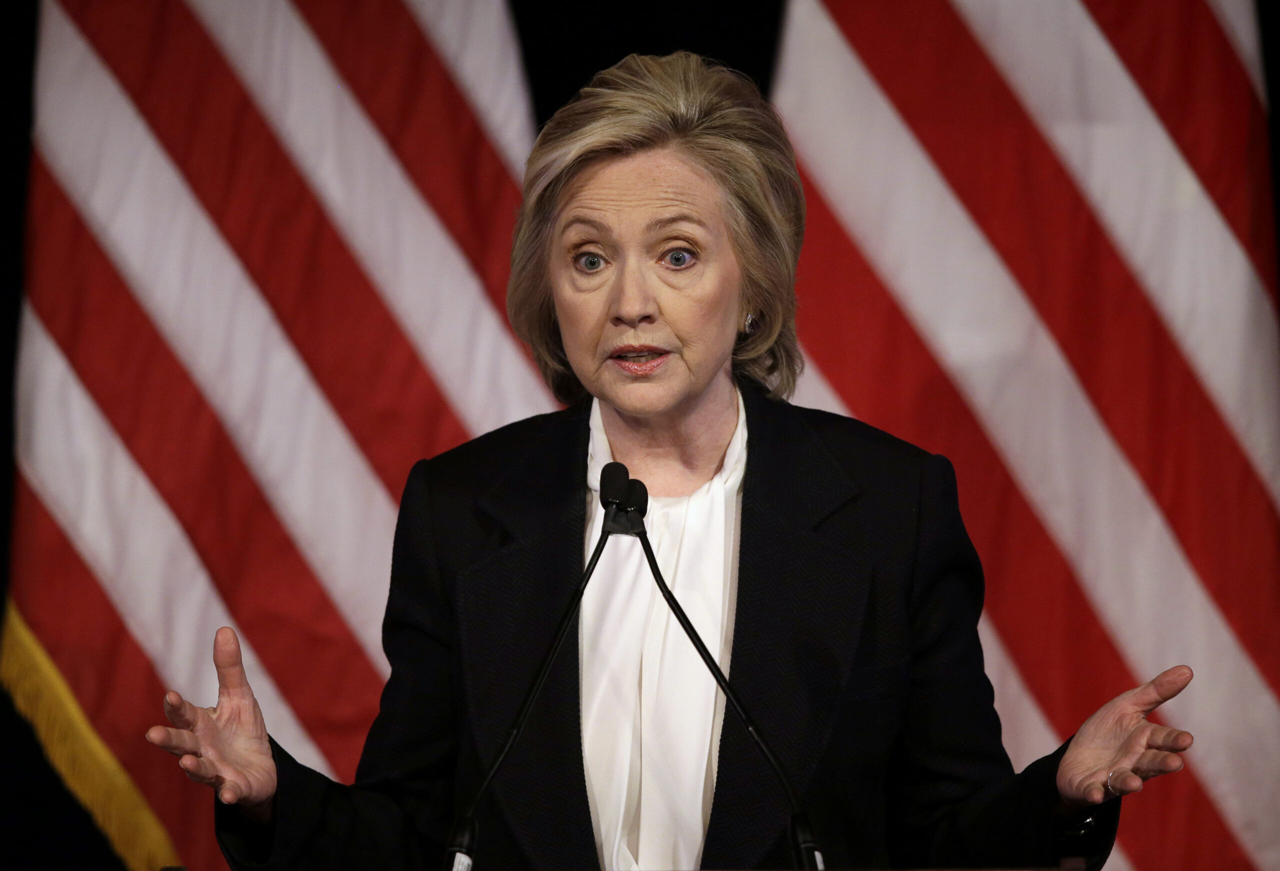 Poll: Hillary Clinton in trouble in three key swing states