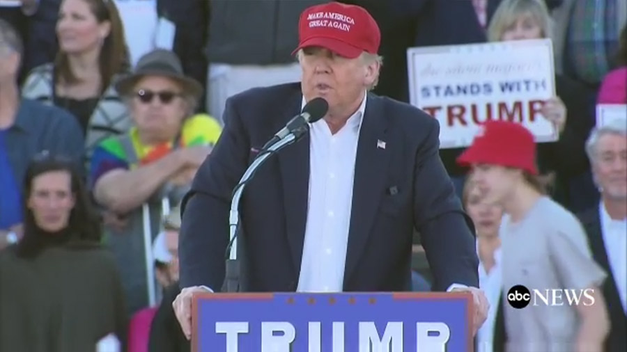 Massive Trump rally starts off with hecklers