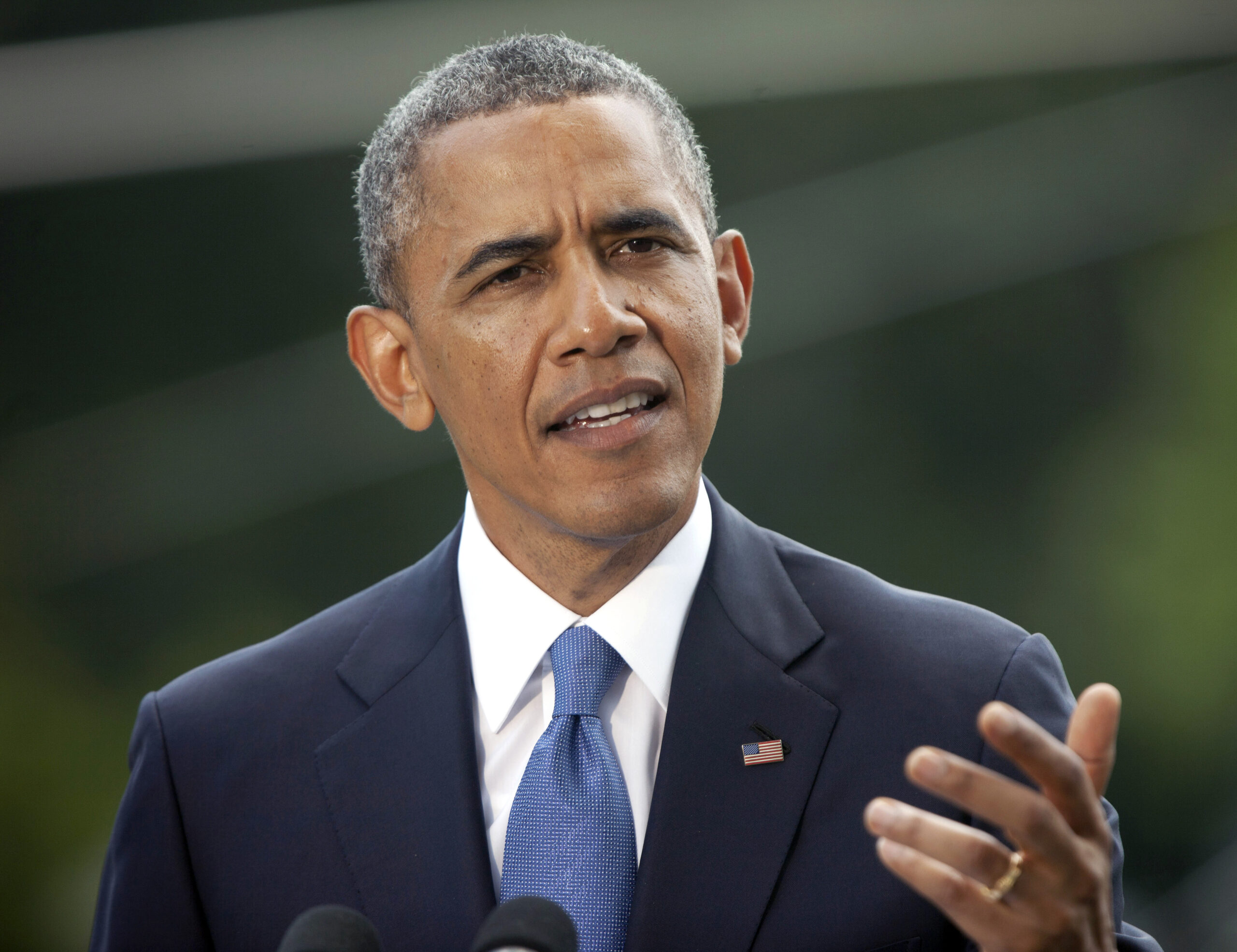 Obama expands government benefits for gay couples