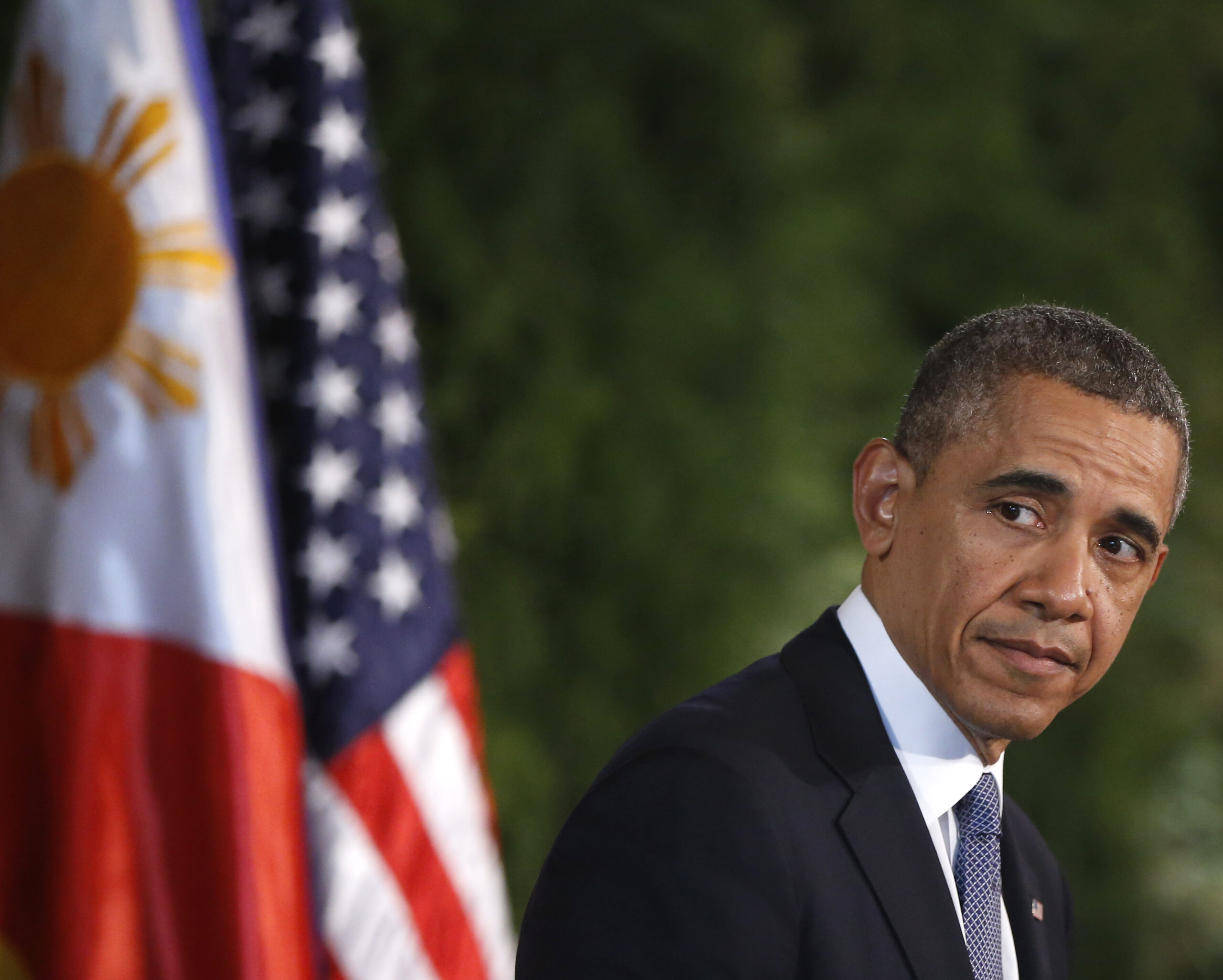 Obama pledges federal help after deadly tornado