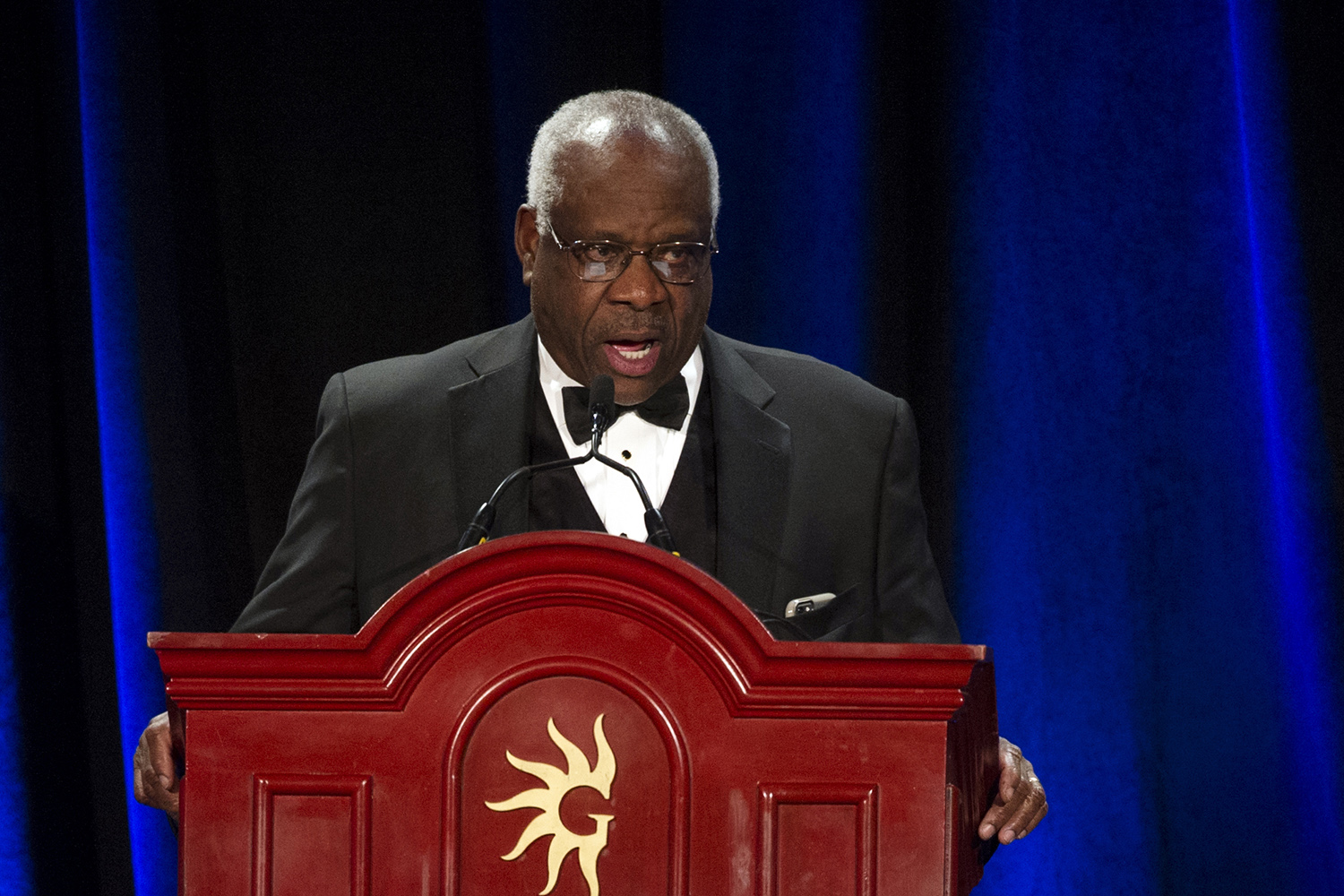 Justice Clarence Thomas to swear in Mike Pence at inauguration