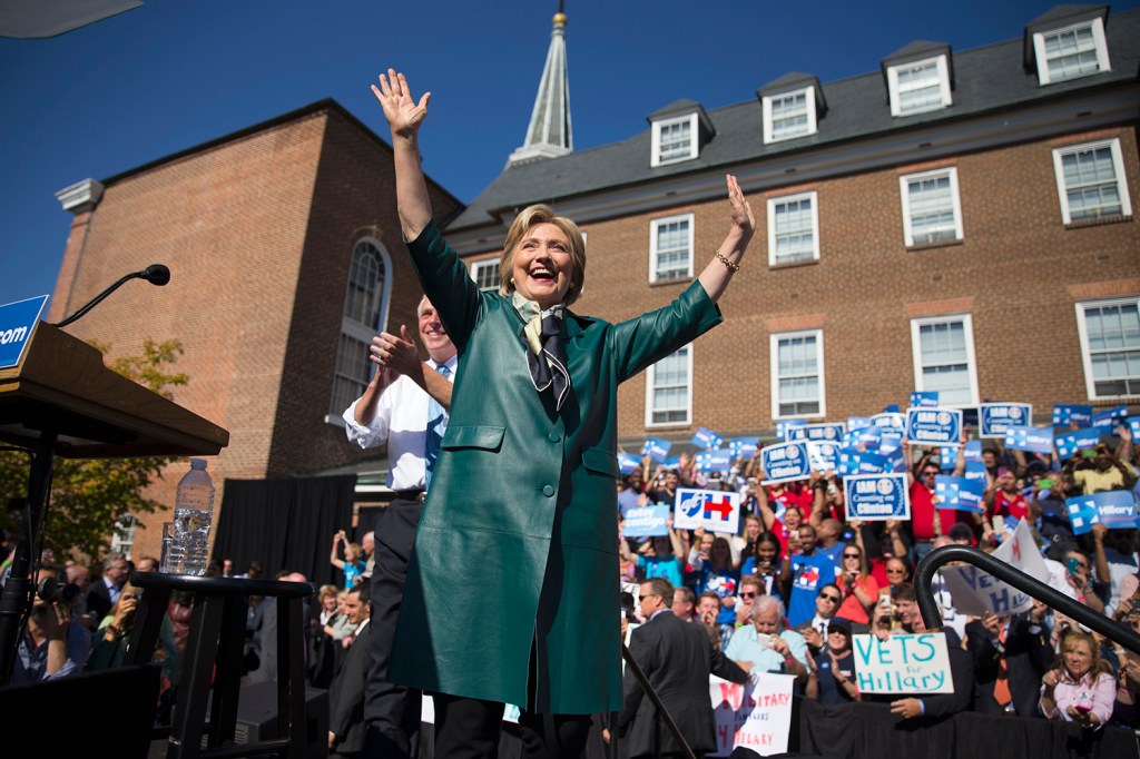 Poll: Clinton still leads in Virginia