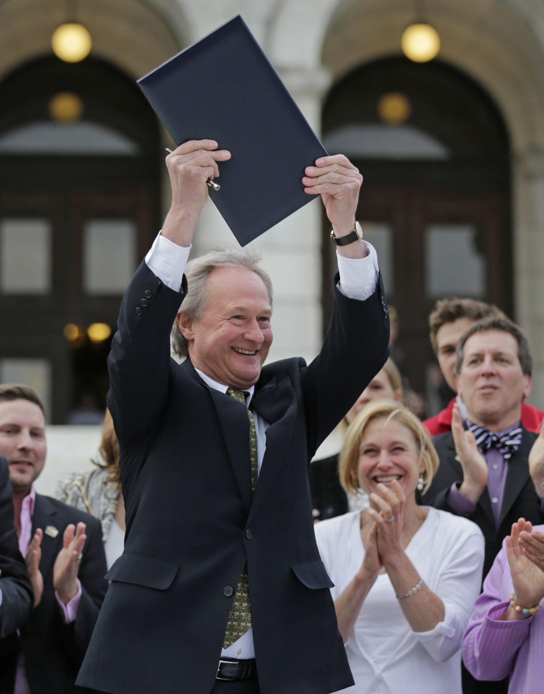 Rhode Island becomes 10th state with gay marriage