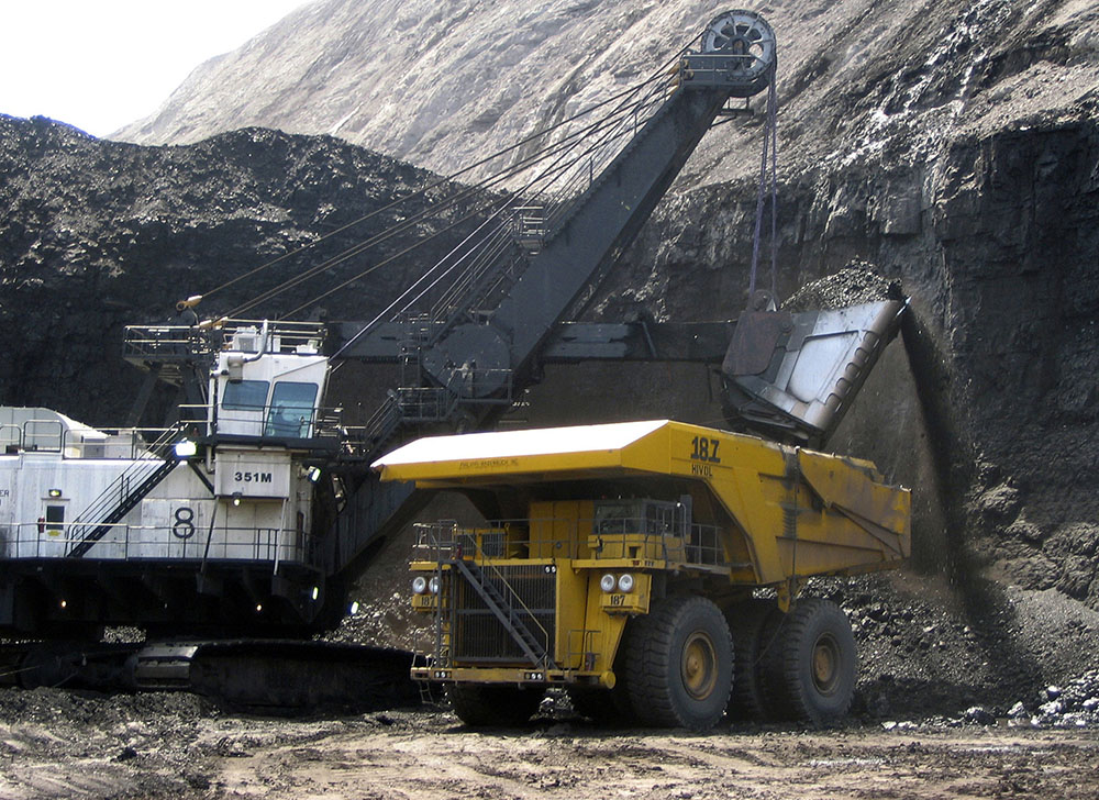 Trump signs executive order boosting coal industry