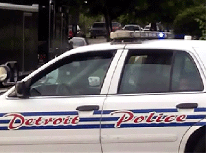 Detroit cops abandon posts to protest pay cuts