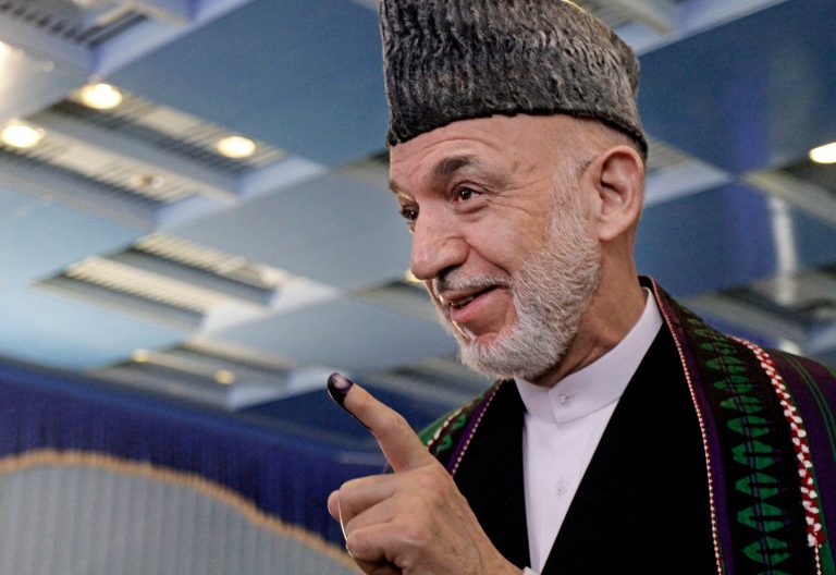 Kerry arrives in Afghanistan to meet candidates