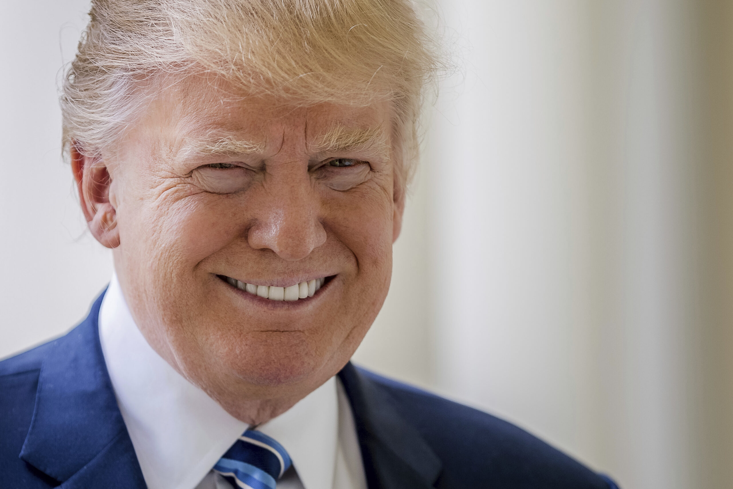 Trump ripped off his White House photographer because he rips off everyone who gets close to him