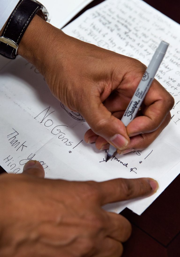 ‘No Guns!’ New photo reveals Obama signing anti-gun letter