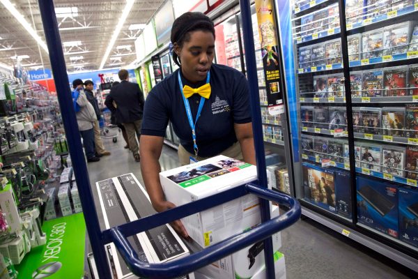 Wal-Mart, Amazon show changing shopping habits