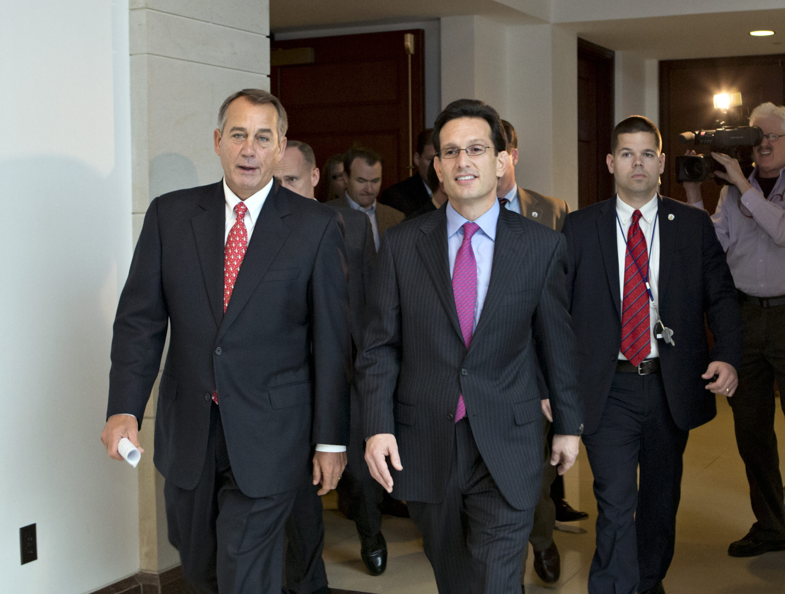 Cliff poses tiny dollar gap, wide political ravine