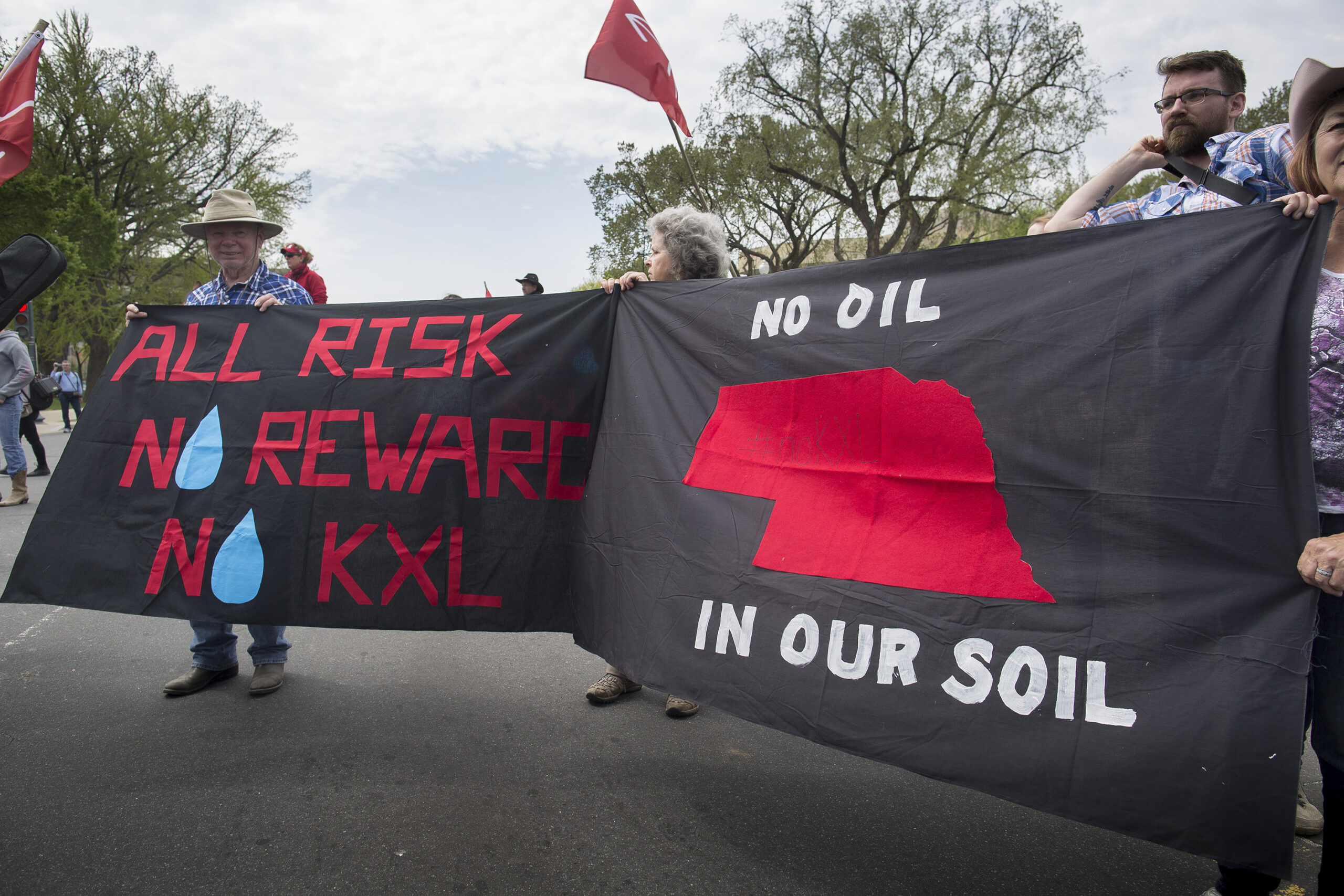 Senate votes on Keystone XL, efficiency bill hang in the balance