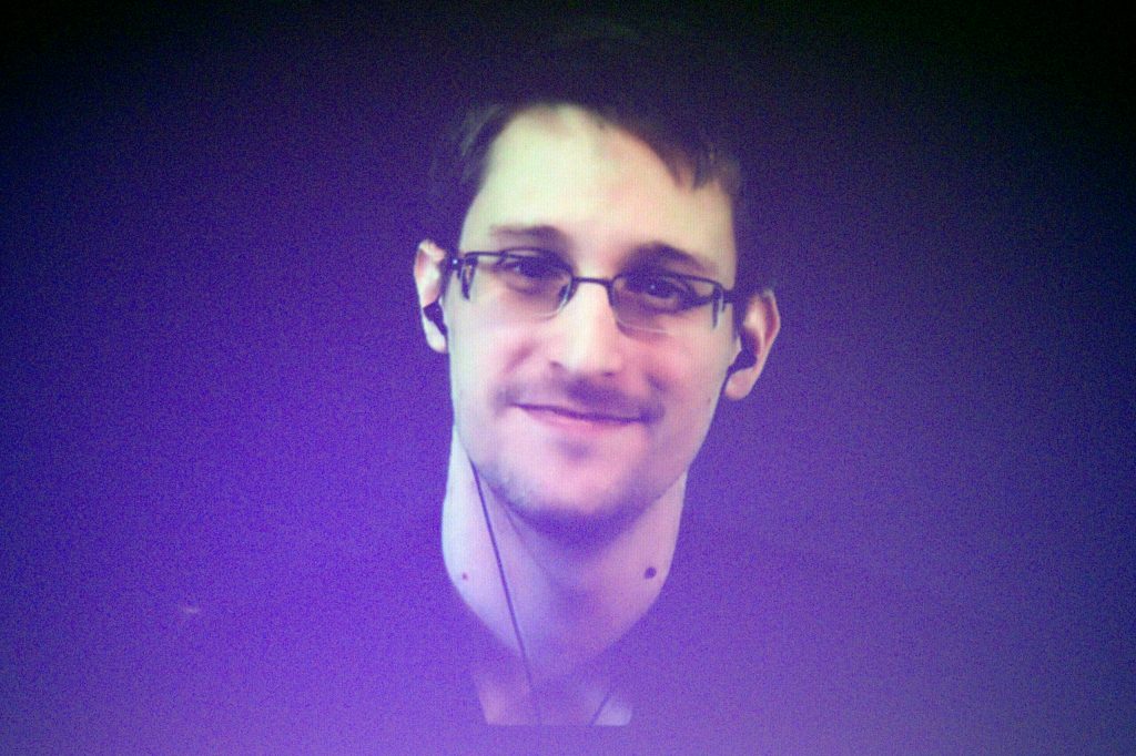 Snowden: Government at odds with Constitution