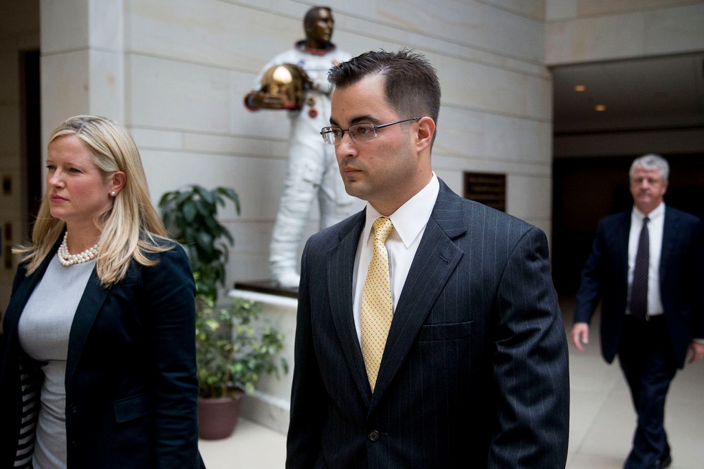 Clinton IT aide repeatedly pleads the Fifth