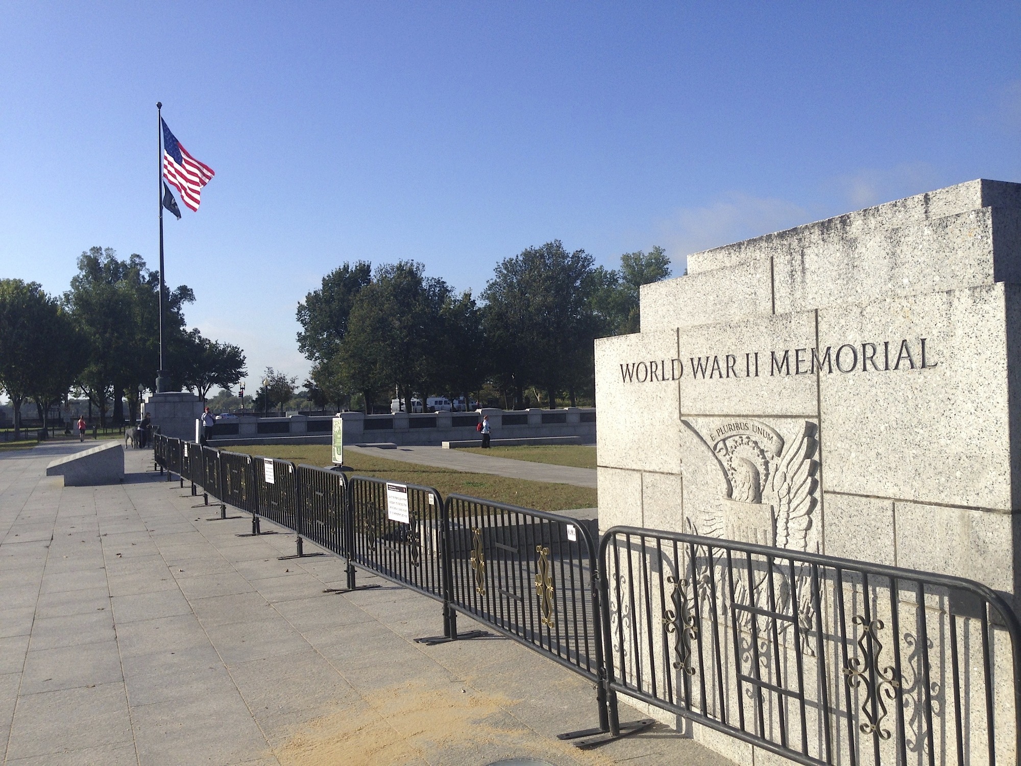 New barricades set up at World War II memorial
