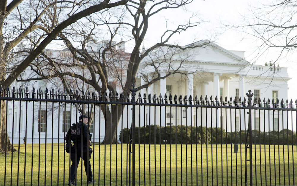 Update: Secret Service says fence jumper a robbery suspect