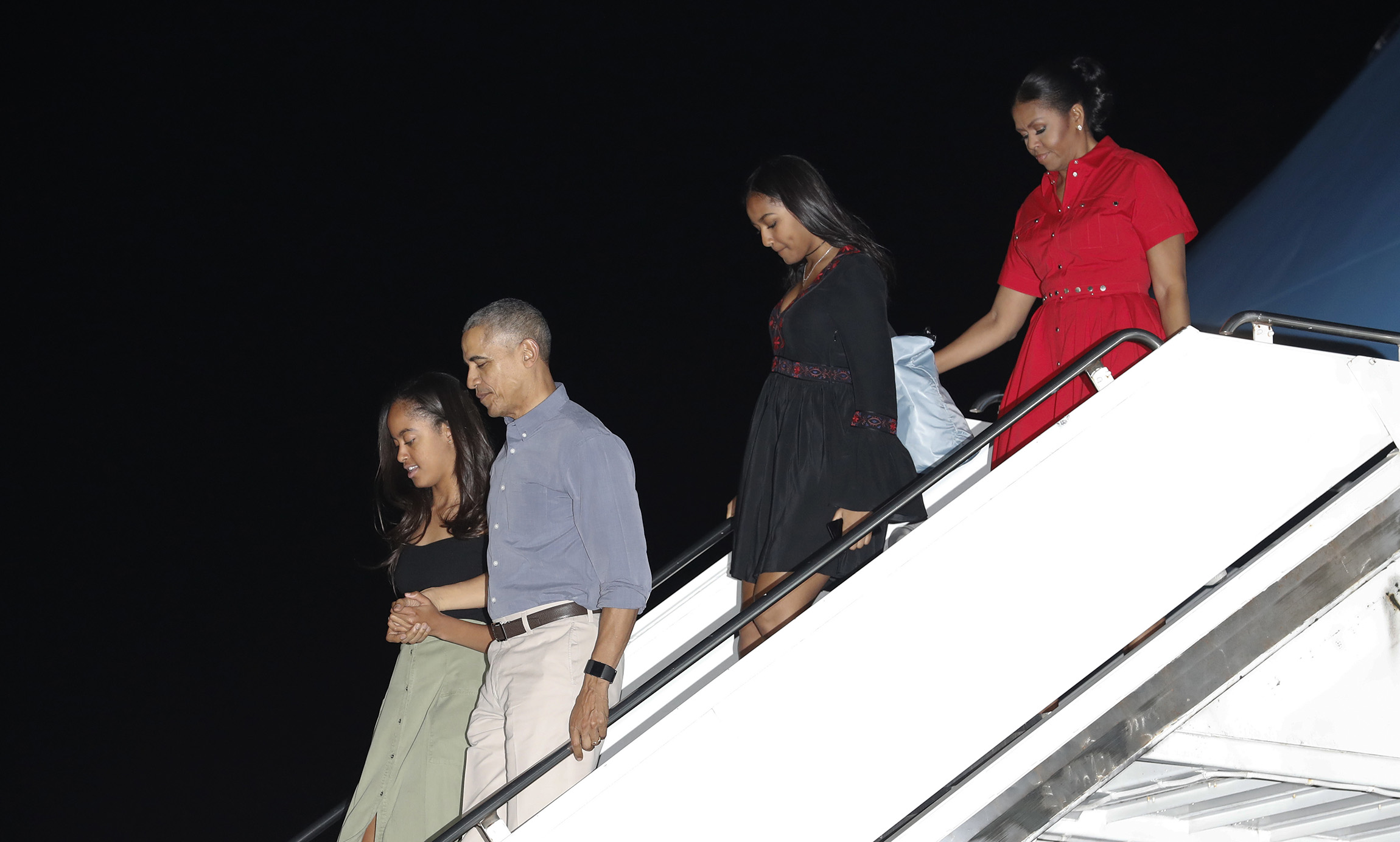 Obama and family arrive in Hawaii for final taxpayer-funded vacation