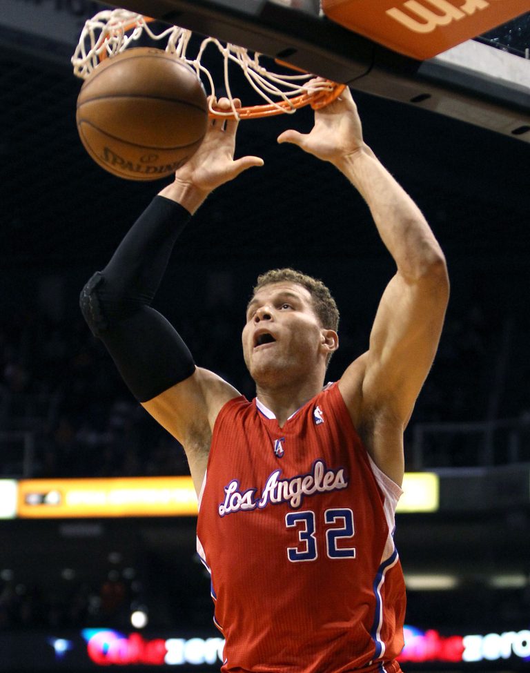   Los Angeles Clippers' Blake Griffin slams down a basket against the Phoenix Suns during the first half of an NBA basketball game Sunday, Dec. 23, 2012, in Phoenix. (AP Photo/Ralph Freso)  