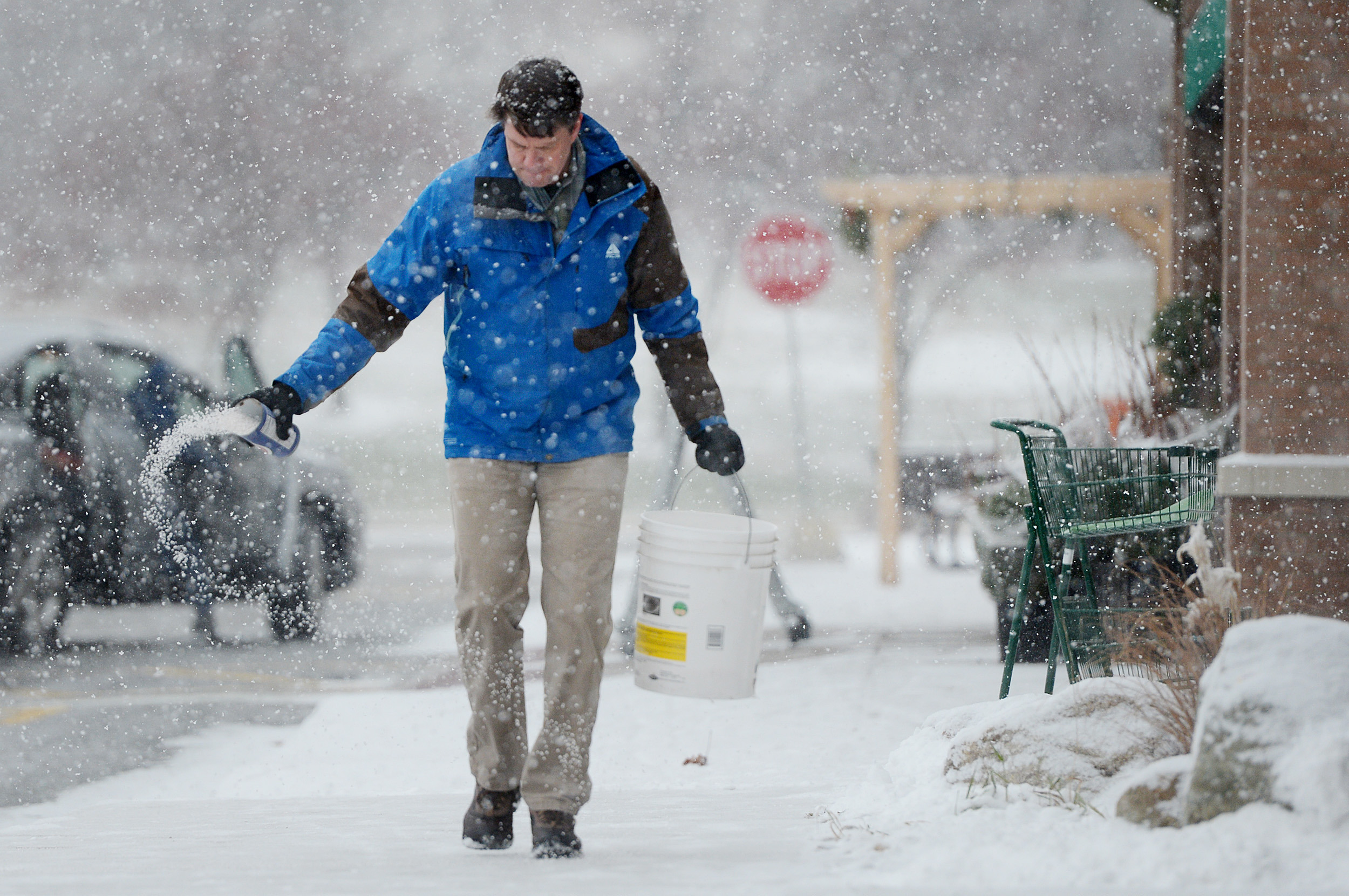 Over 500 flights cancelled at Denver airport amid arctic conditions
