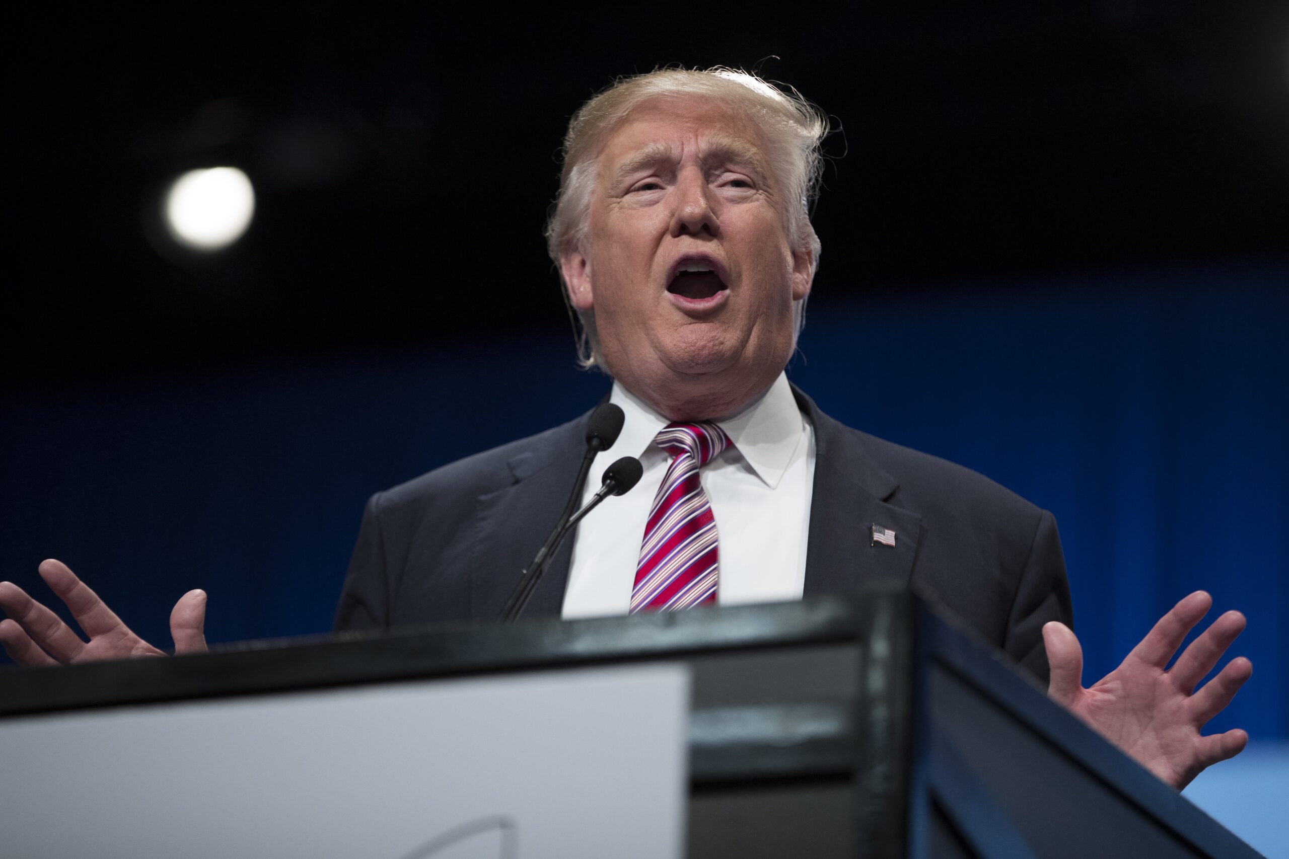 Trump attacks Clinton on Wednesday morning tweetstorm