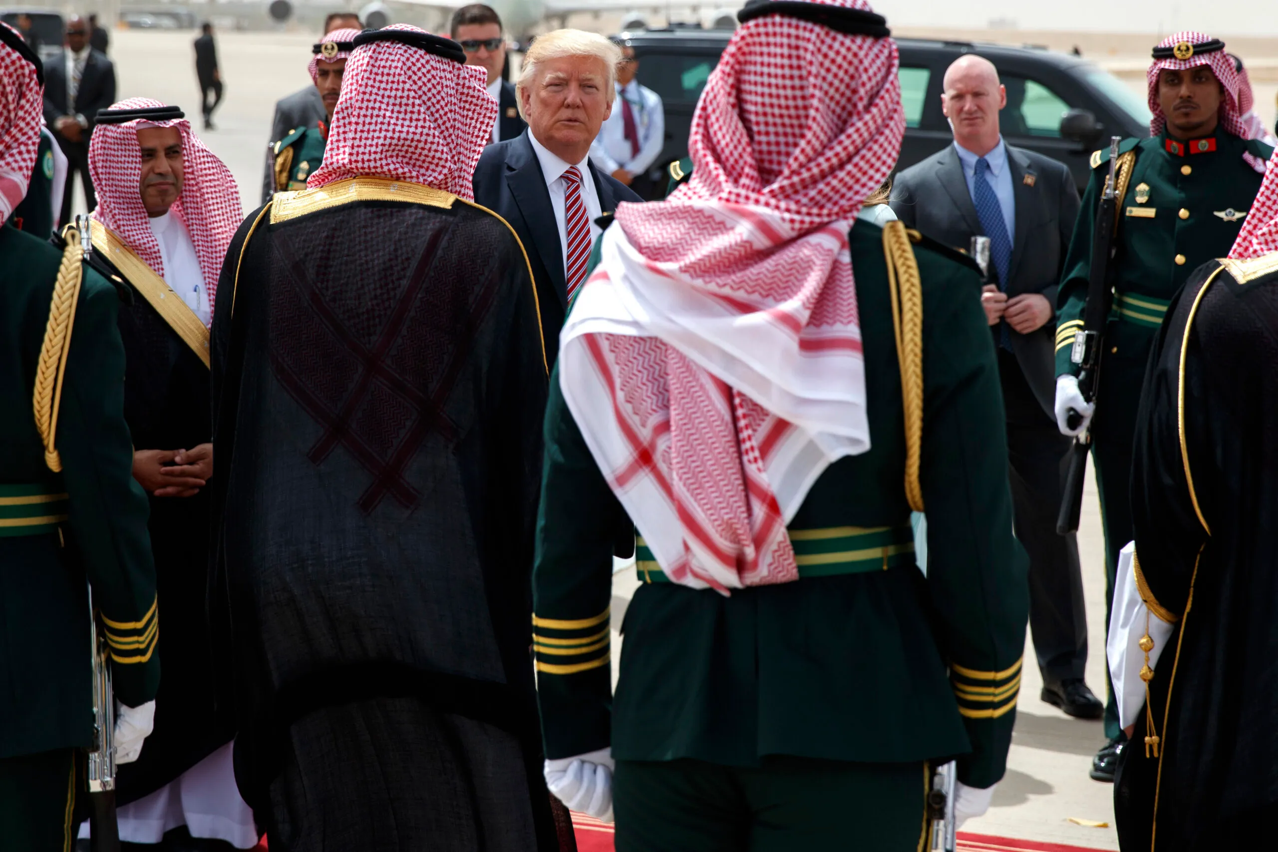 Fake News: Brian Williams says Trump dumb on troops in Qatar